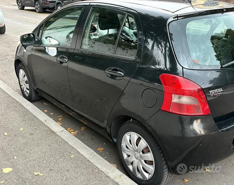 Usata Toyota Yaris 87 CV (63 kW) 2008 Nero Utilitaria