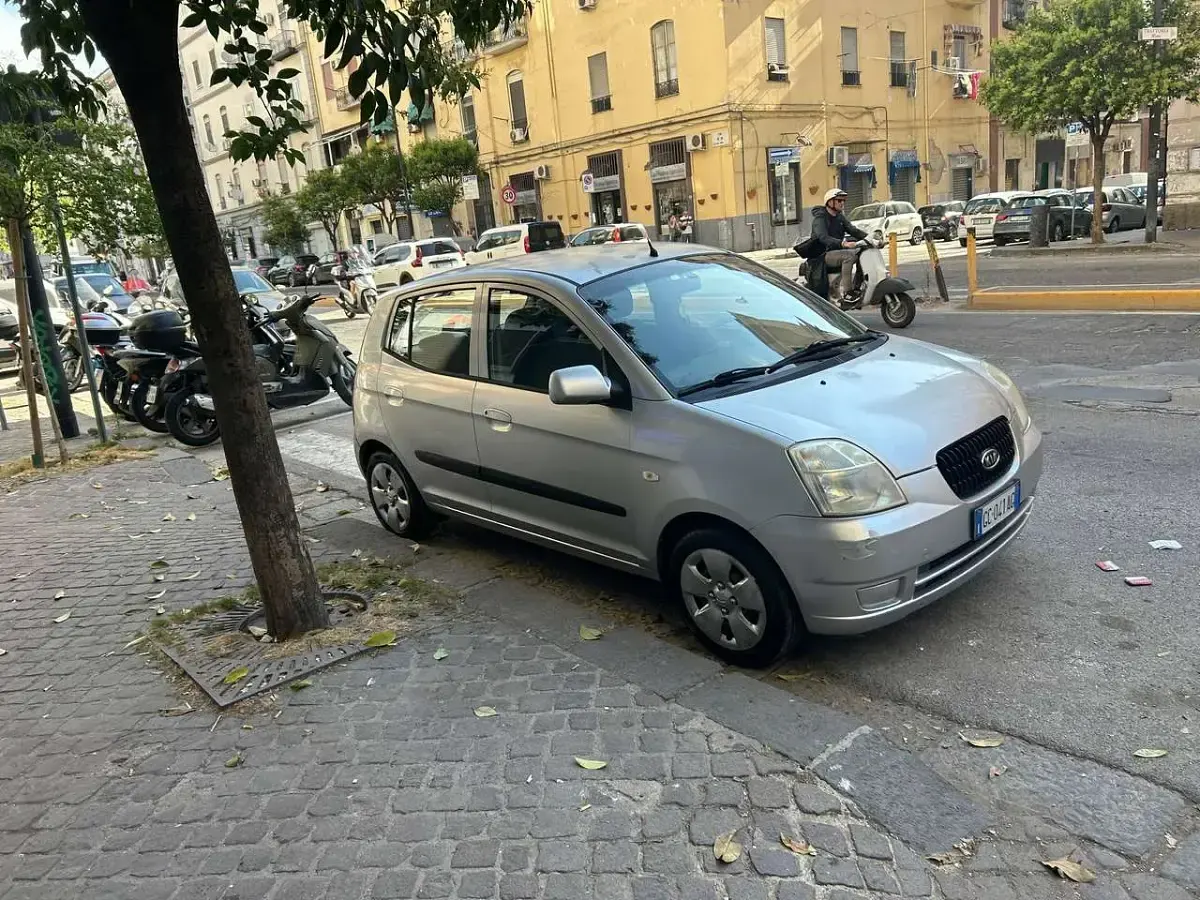 Usata Kia Picanto LX 60 CV (44 kW) 2007 Argento Utilitaria