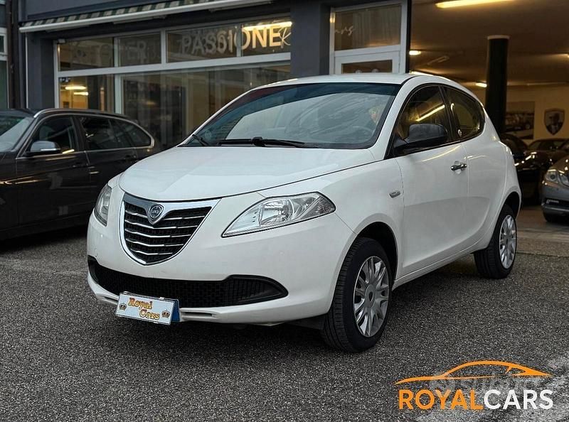 Usata Lancia Ypsilon Gold 85 CV (62 kW) 2014 Bianco Utilitaria