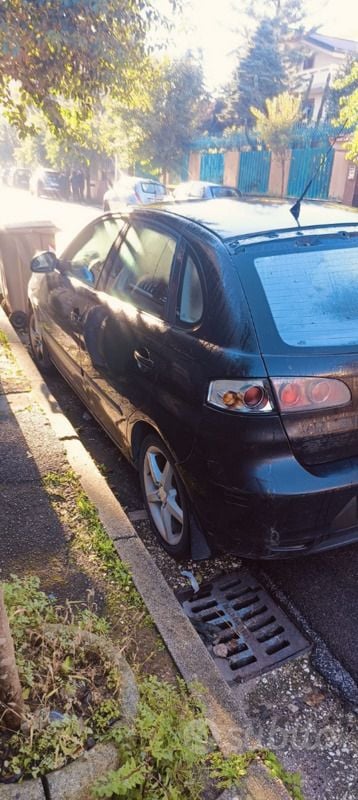 Nero Usata 2007 Seat Ibiza Sport Tre volumi | 950 € (Super prezzo) - Immagine 1/3