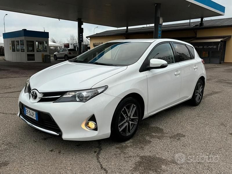 Usata Toyota Auris 2015 Bianco Utilitaria