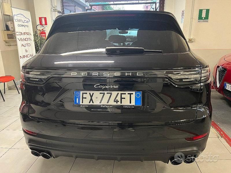 Usata Porsche Cayenne 340 CV (250 kW) 2019 Nero metallizzato SUV