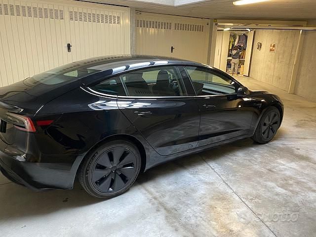Usata Tesla Model 3 RWD 208 kW (283 CV) 2024 Nero Berlina