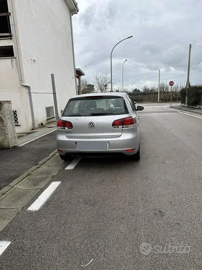 Usata VW Golf VI 110 CV (80 kW) 2011 Grigio Utilitaria