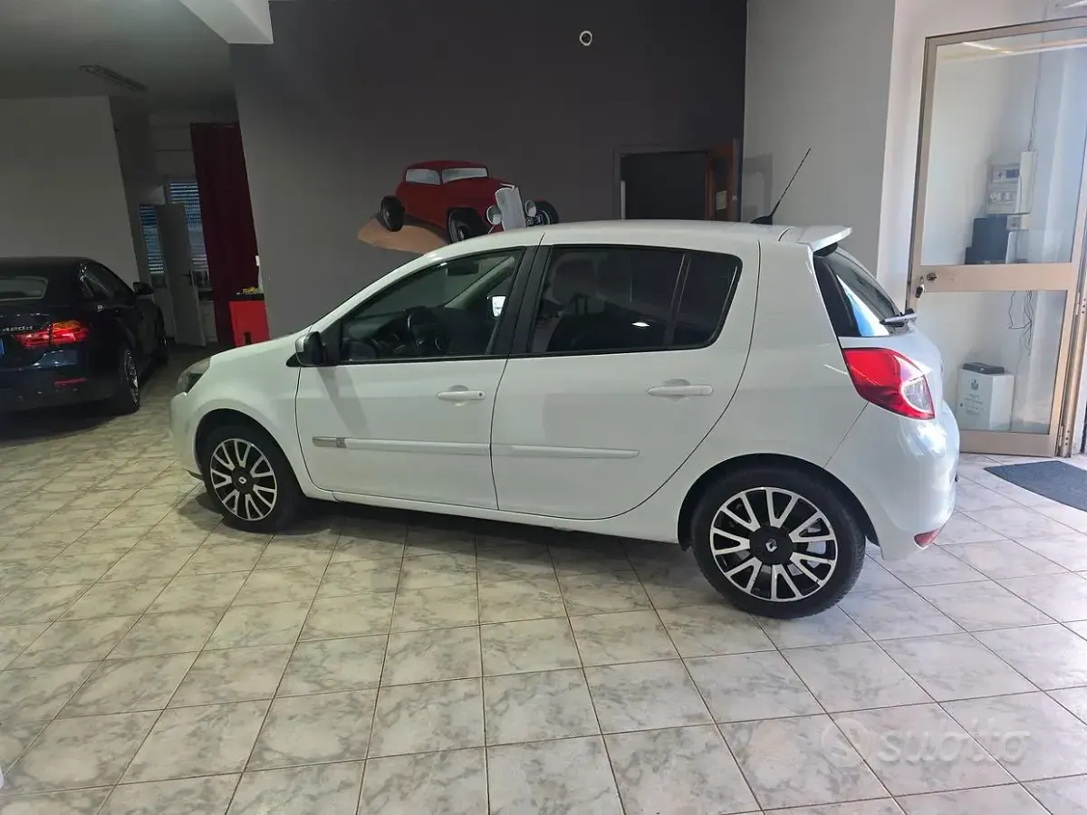 Usata Renault Clio IV Dynamique 103 CV (75 kW) 2012 Bianco Berlina