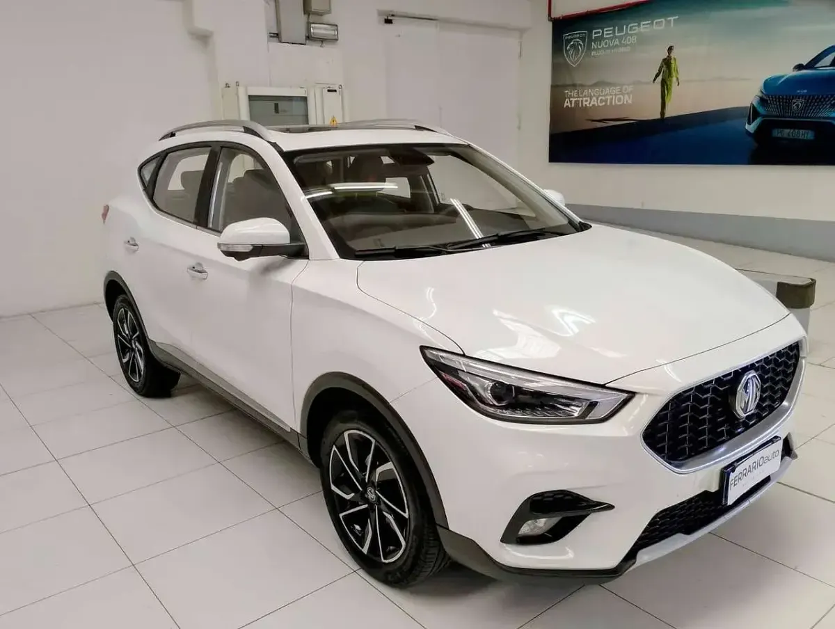Usata MG ZS Luxury 111 CV (81 kW) 2023 Bianco SUV