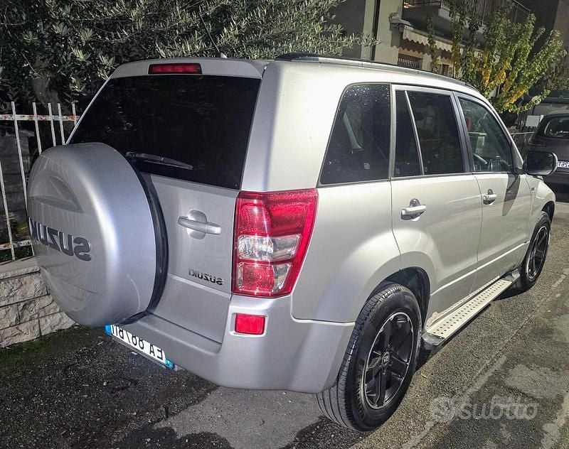 Grigio Usata 2010 Suzuki Grand Vitara Tre volumi | 5700 € (Super prezzo) - Immagine 1/4