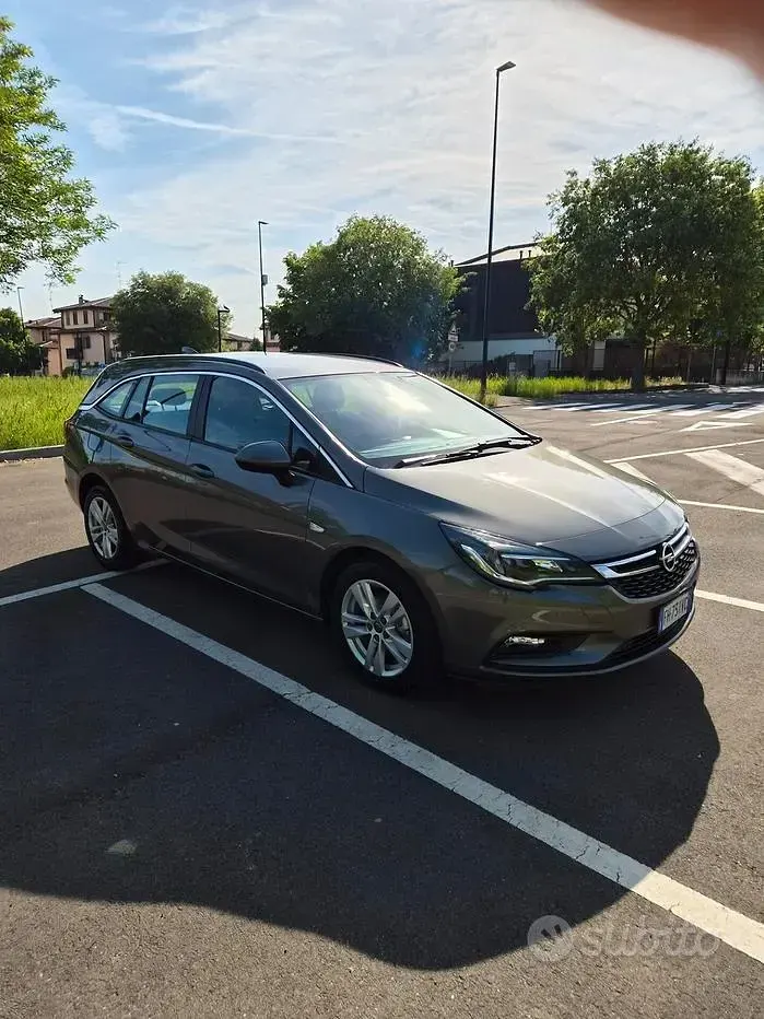Usata Opel Astra Business 110 CV (80 kW) 2017 Grigio Station wagon