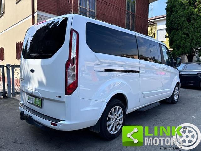 Usata Ford Tourneo 131 CV (96 kW) 2019 Bianco Monovolume