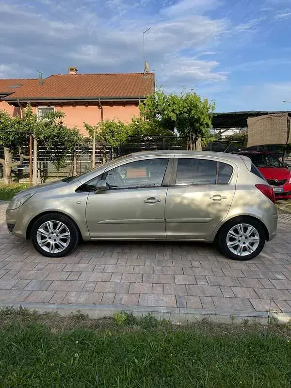 Usata Opel Corsa Cosmo 80 CV (58 kW) 2007 Utilitaria
