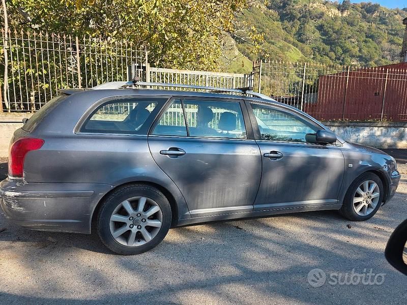 Usata Toyota Avensis 2005 Grigio Station wagon
