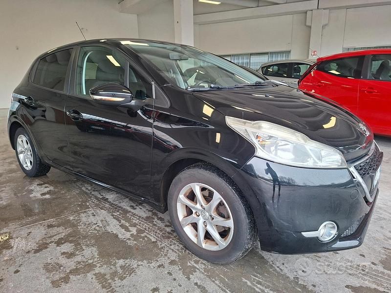 Usata Peugeot 208 Access 82 CV (60 kW) 2013 Nero Utilitaria