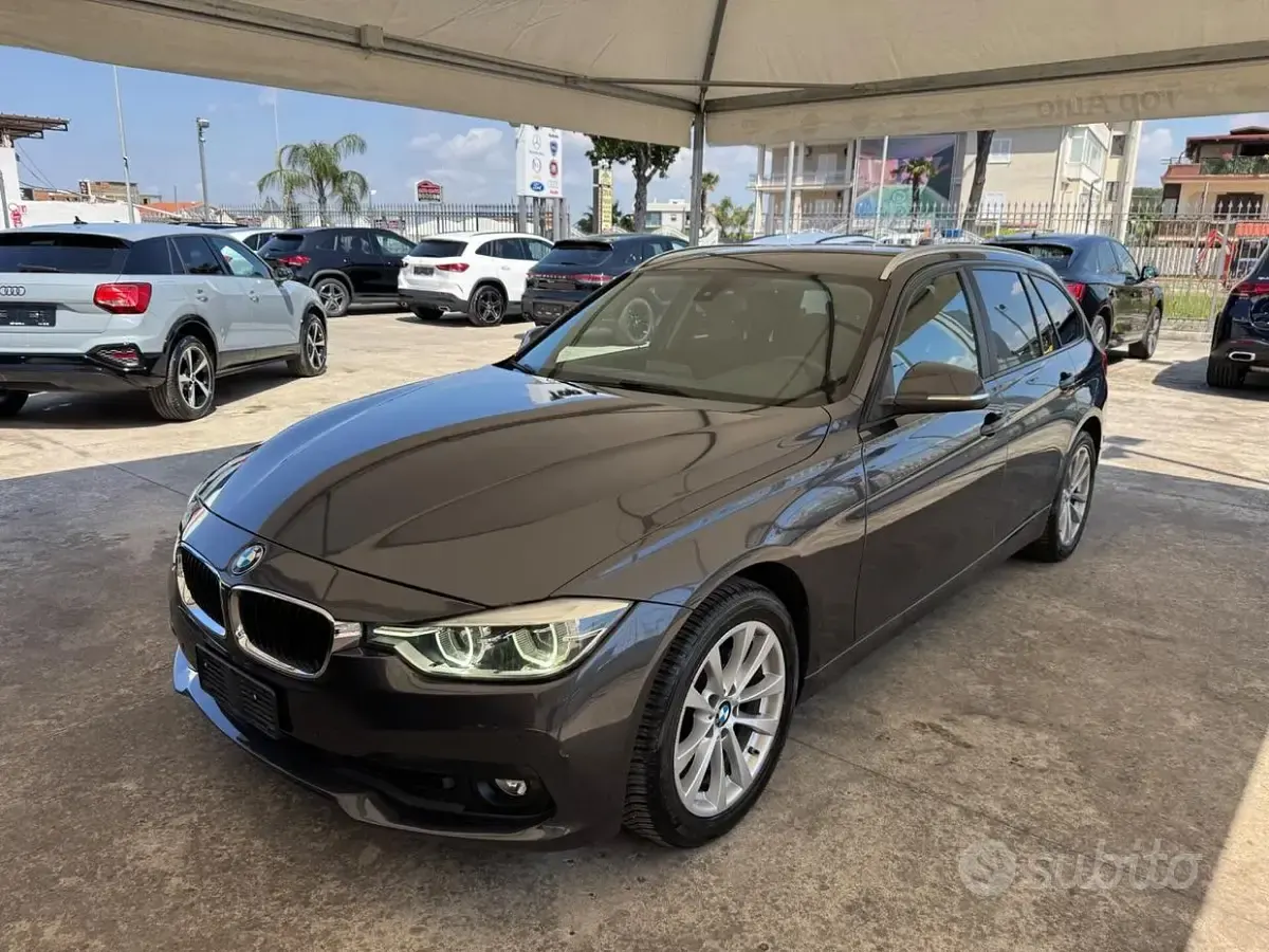Usata BMW 318 Luxury Line 150 CV (110 kW) 2019 Grigio Station wagon