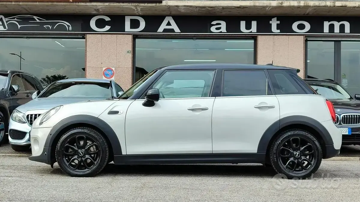 Usata Mini Cooper D Business 116 CV (85 kW) 2018 Grigio Utilitaria