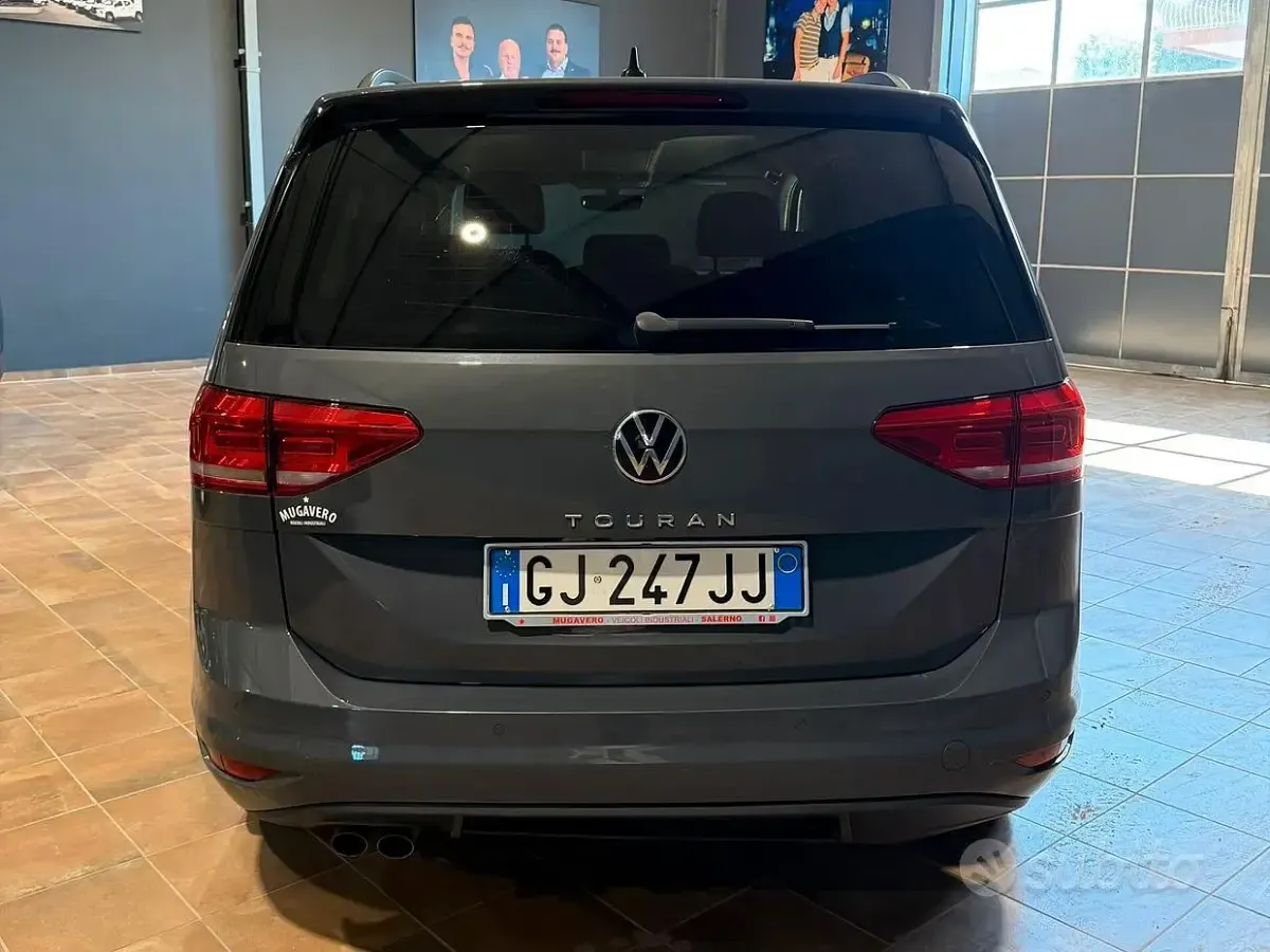 Usata VW Touran 150 CV (110 kW) 2022 Grigio Monovolume