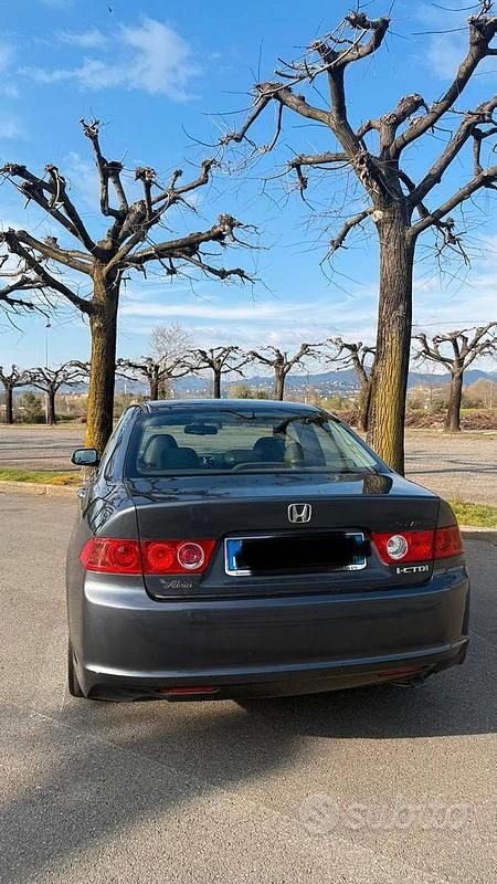 Usata Honda Accord 140 CV (102 kW) 2006 Grigio Berlina