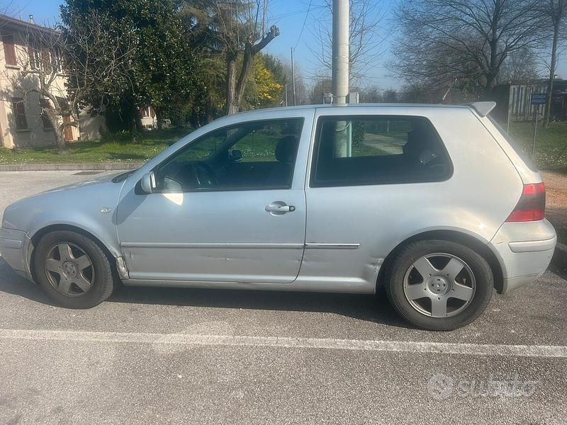 Usata VW Golf IV 100 CV (73 kW) 2000 Grigio Berlina