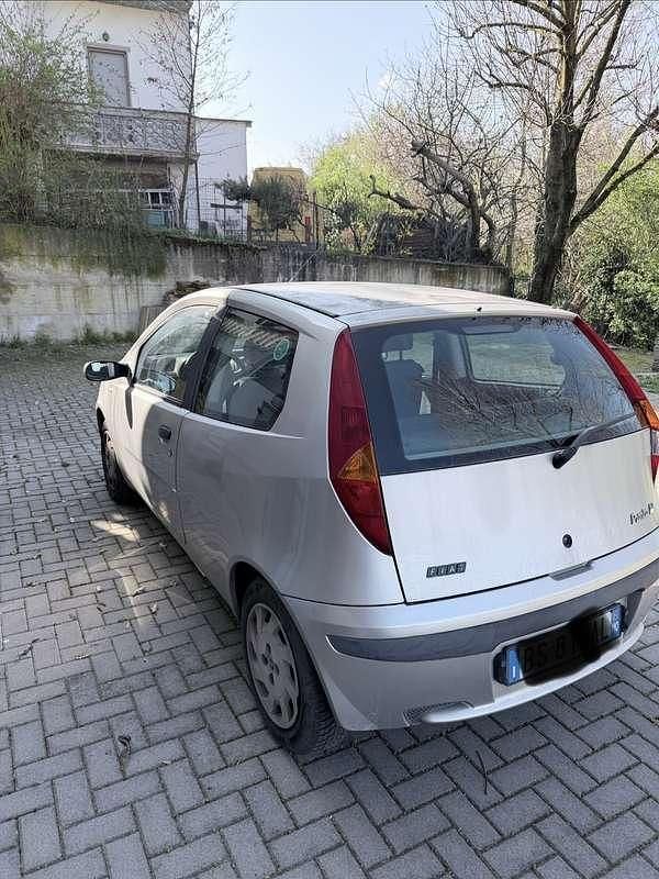 Usata Fiat Punto 60 CV (44 kW) 2000 Utilitaria