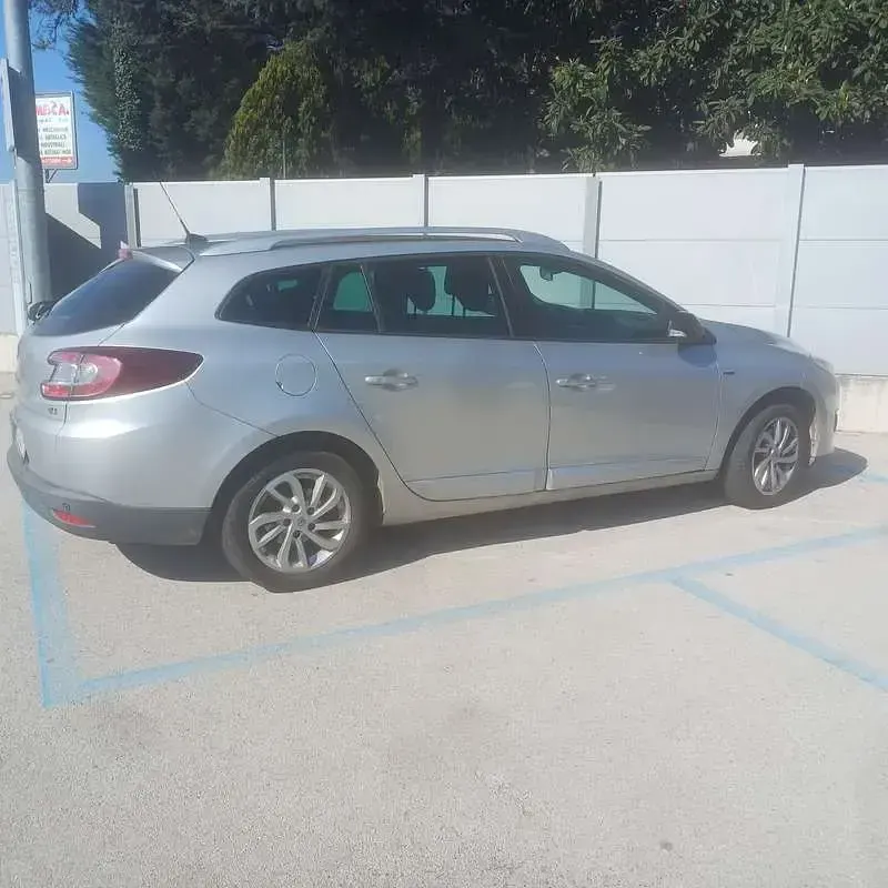 Usata Renault Mégane GrandTour LIMITED 110 CV (80 kW) 2016 Argento Station wagon