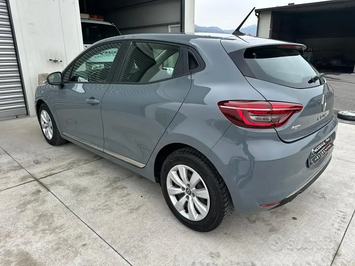 Usata Renault Clio V Intens 101 CV (74 kW) 2020 Grigio Berlina