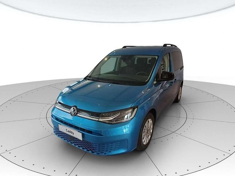 Usata VW Caddy Life 102 CV (75 kW) 2024 Costa azul metallizzato Monovolume