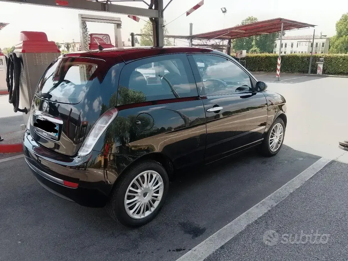 Usata Lancia Ypsilon 60 CV (44 kW) 2008 Nero Utilitaria