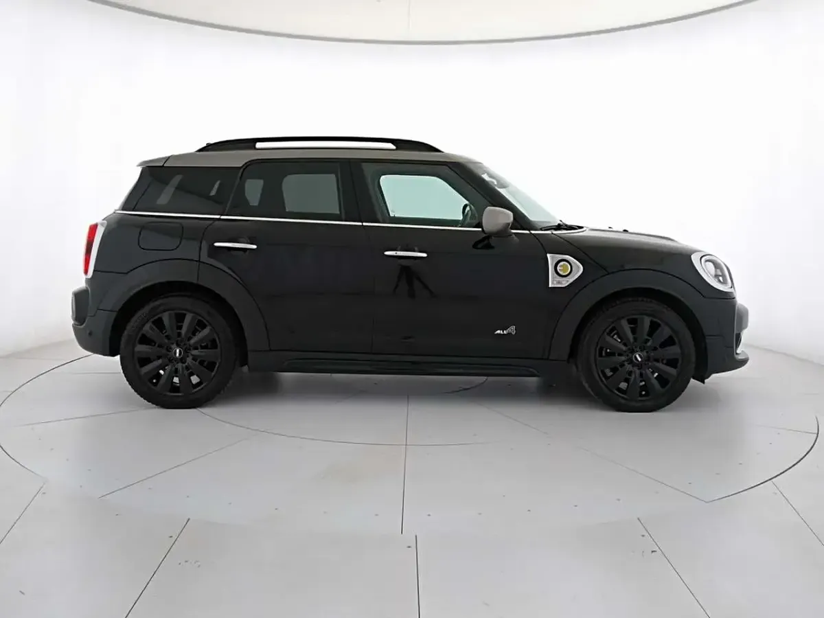 Usata Mini Cooper S Countryman 136 CV (100 kW) 2019 Midnight black SUV