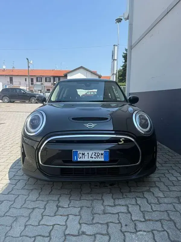 Usata Mini Cooper SE Classic 75 kW (102 CV) 2023 Nero Utilitaria