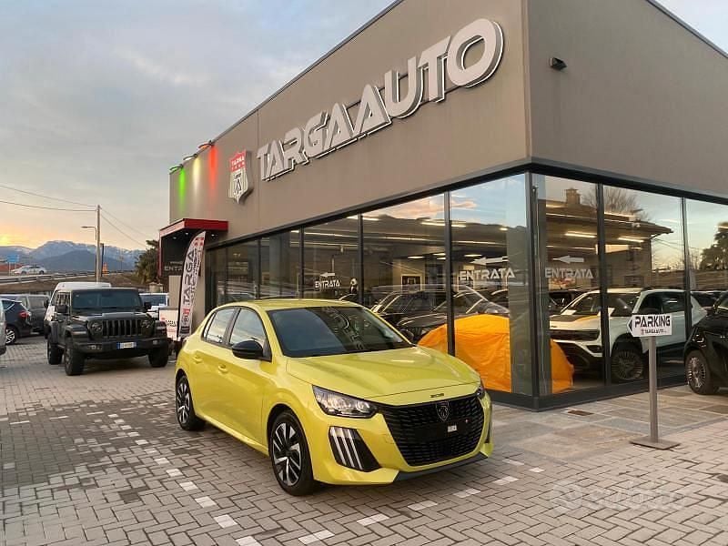 Usata Peugeot 208 Active 101 CV (74 kW) 2024 Verde Utilitaria