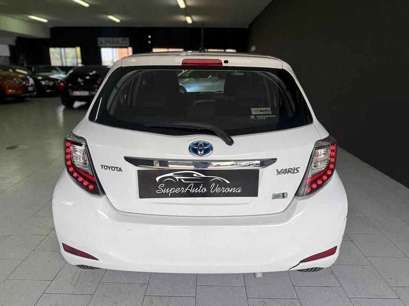 Usata Toyota Yaris Hybrid Style 74 CV (54 kW) 2014 Bianco Berlina