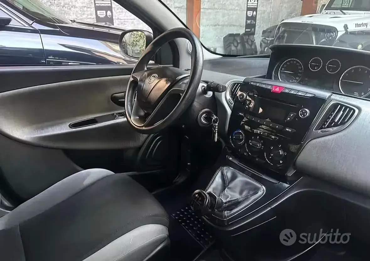 Usata Lancia Ypsilon 69 CV (50 kW) 2014 Nero Utilitaria