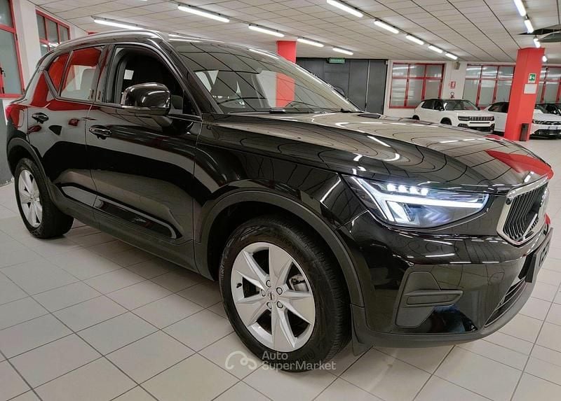 Begagnad Volvo XC40 163 HK (119 kW) 2024 Svart SUV