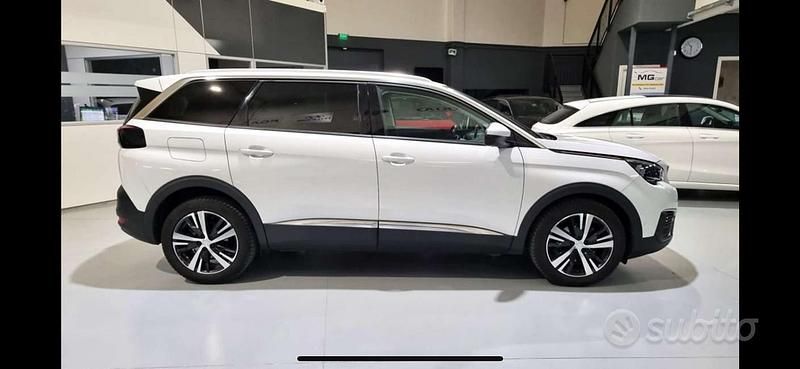 Usado Peugeot 5008 131 CV (96 kW) 2018 Blanco Monovolumen