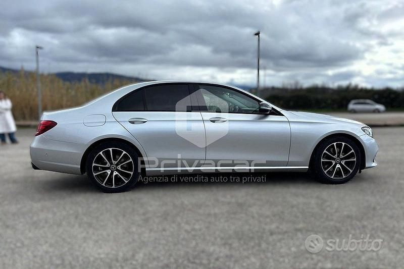 Usata Mercedes E220 Business 194 CV (142 kW) 2019 Grigio Berlina