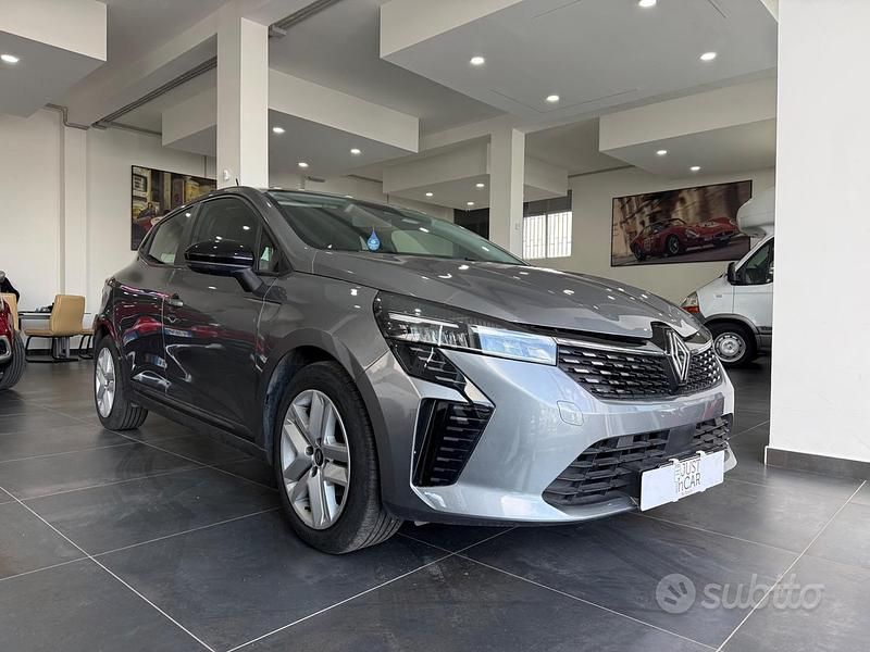 Usata Renault Clio V Evolution 100 CV (73 kW) 2024 Grigio Berlina