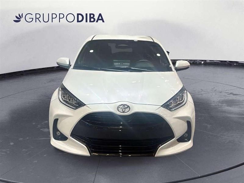 Ny Toyota Yaris Hybrid Lounge 131 HK (96 kW) 2026 Vit Halvkombi