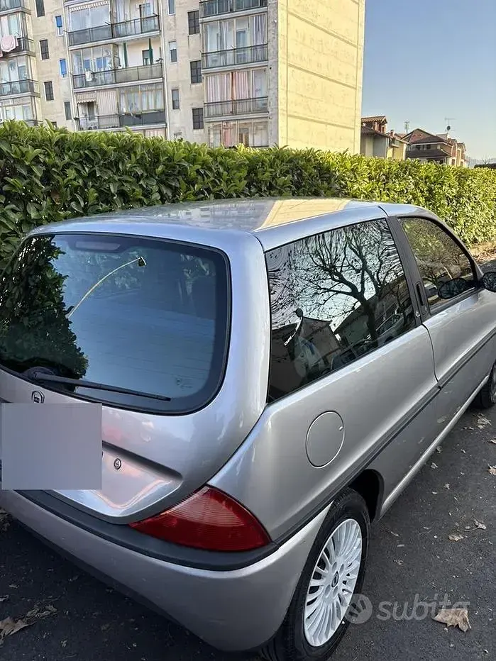 Begagnad Lancia Ypsilon 54 HK (39 kW) 1998 Grå Halvkombi