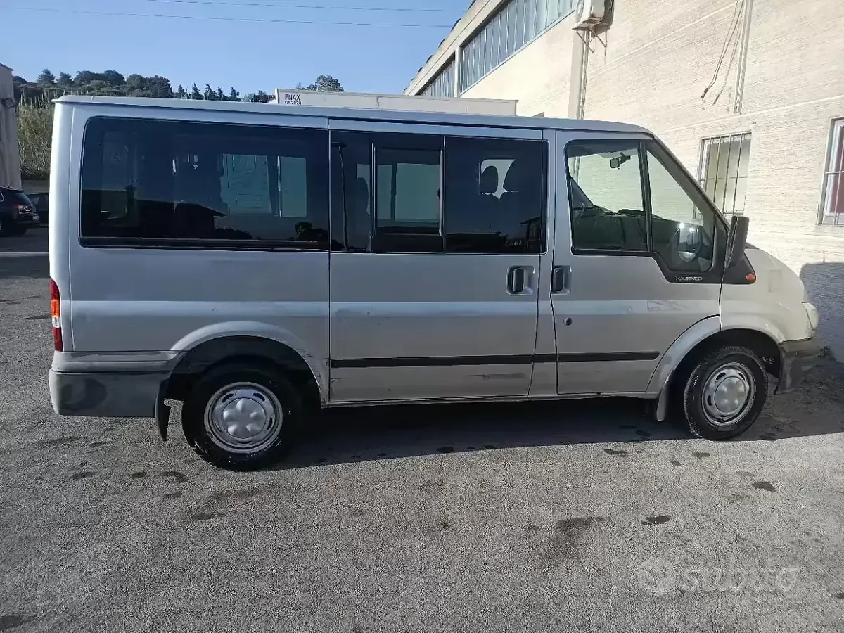 Usata Ford Transit Tourneo 125 CV (91 kW) 2002 Grigio Monovolume
