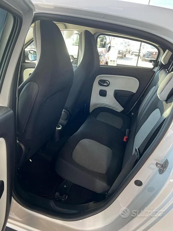 Usata Renault Twingo 60 kW (82 CV) 2023 Utilitaria