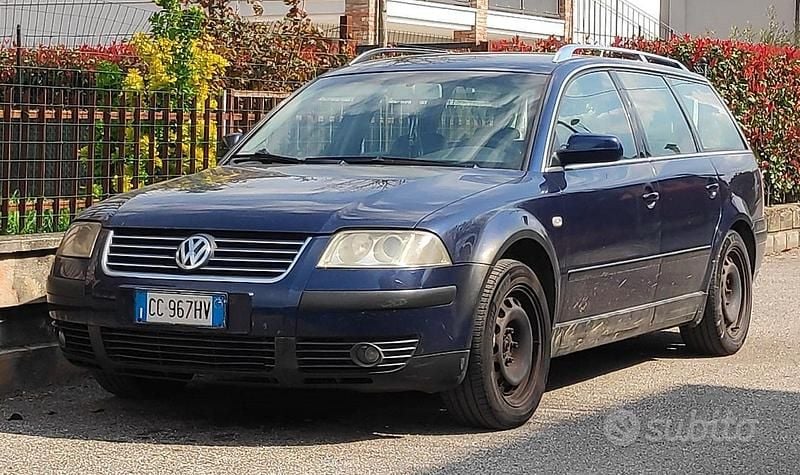 Usata VW Passat Business 131 CV (96 kW) 2002 Blu/azzurro Station wagon