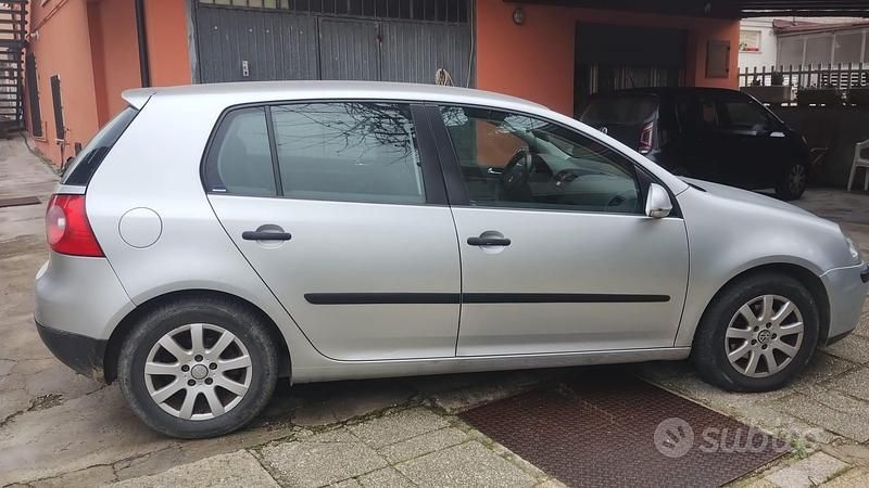 Usata VW Golf IV 105 CV (77 kW) 2005 Grigio Berlina