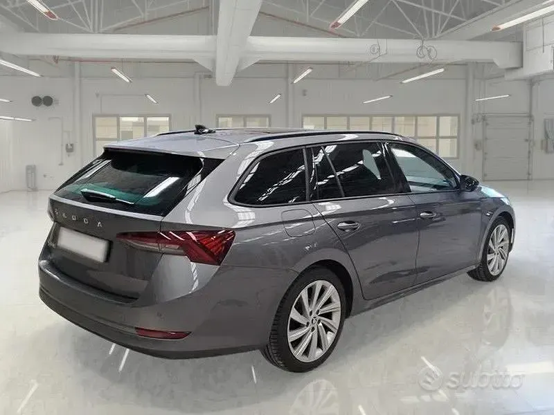 Usata Skoda Octavia Executive 150 CV (110 kW) 2021 Grigio Station wagon
