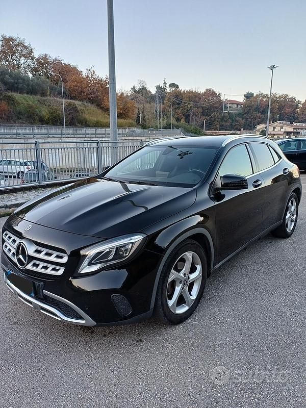 Usata Mercedes GLA180 109 CV (80 kW) 2017 Nero SUV