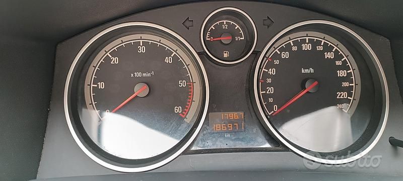 Usata Opel Astra 2007 Grigio Berlina