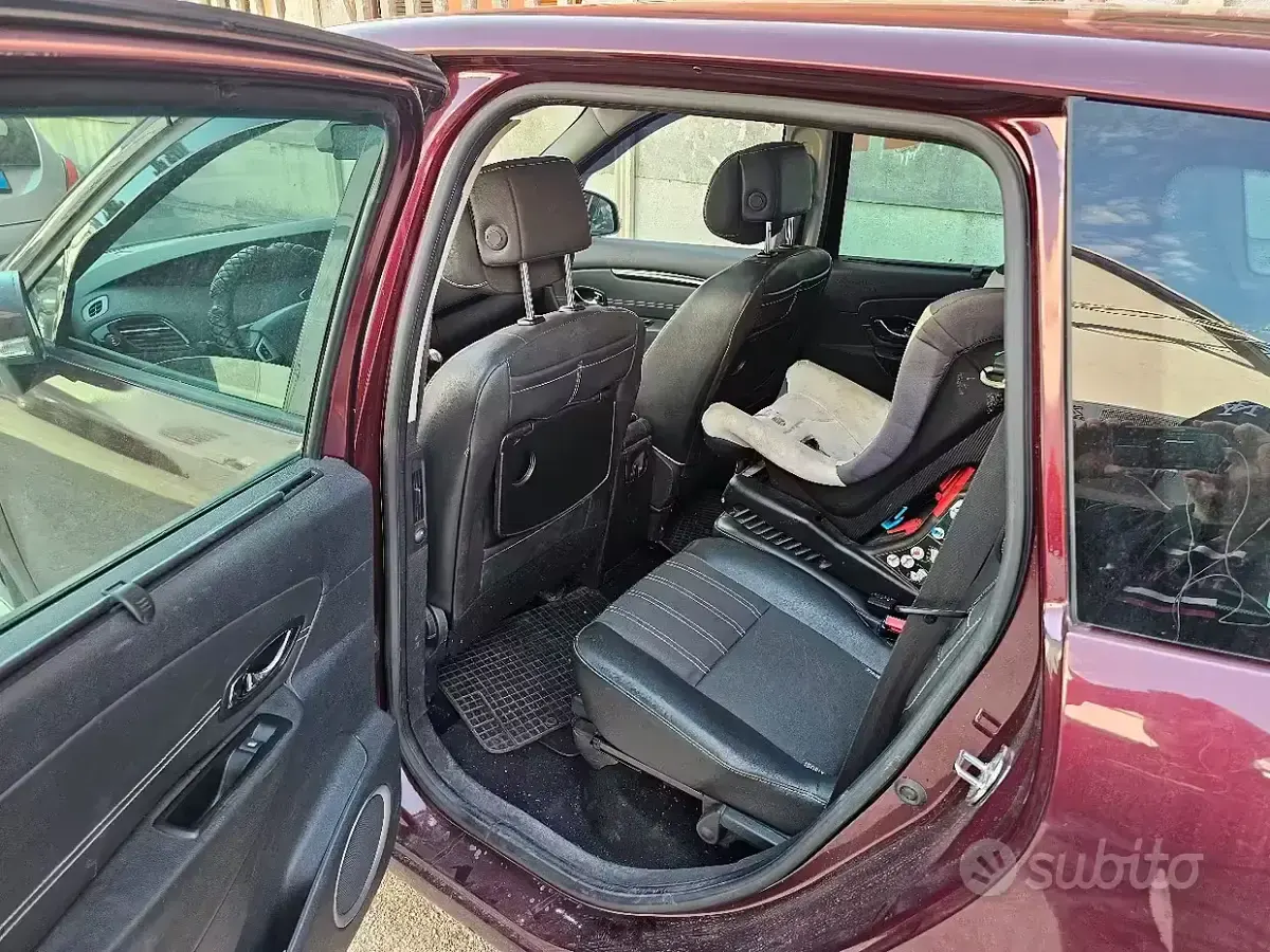 Usata Renault Grand Scénic III 110 CV (80 kW) 2012 Rosso Monovolume