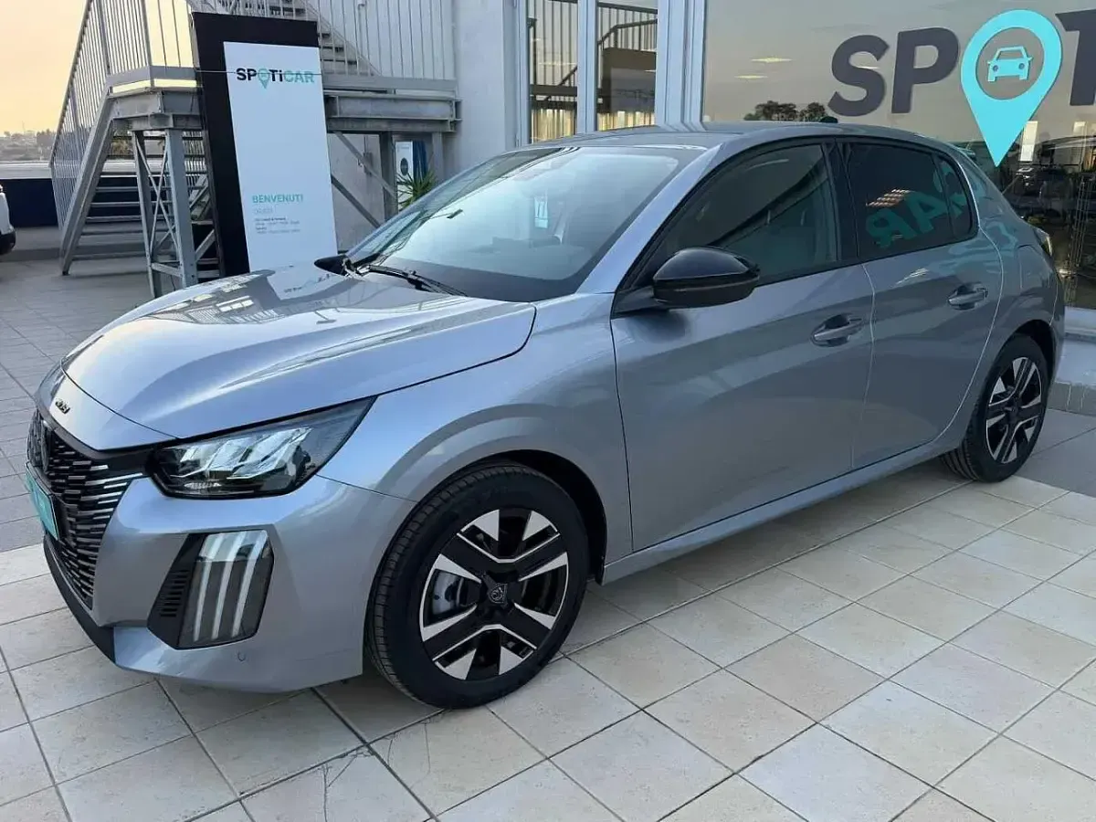 Usata Peugeot 208 Allure 101 CV (74 kW) 2026 Utilitaria
