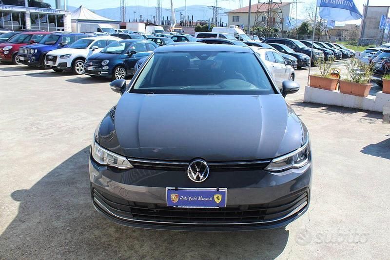 Usata VW Golf VIII Active 116 CV (85 kW) 2023 Grigio Berlina