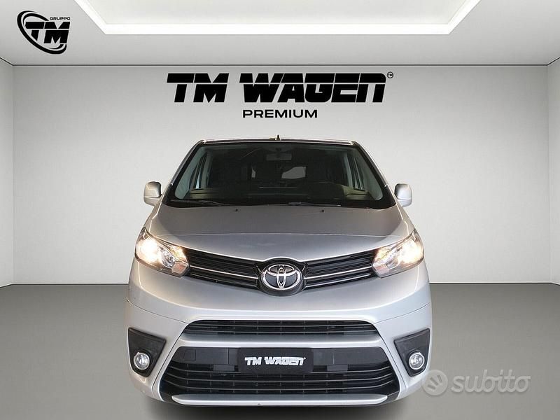 Usata Toyota Proace Verso Lounge 150 CV (110 kW) 2017 Argento Station wagon