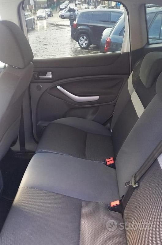 Usata Ford Kuga 140 CV (102 kW) 2012 Bianco SUV