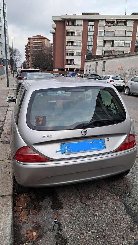 Usata Lancia Ypsilon 60 CV (44 kW) 2001 Utilitaria